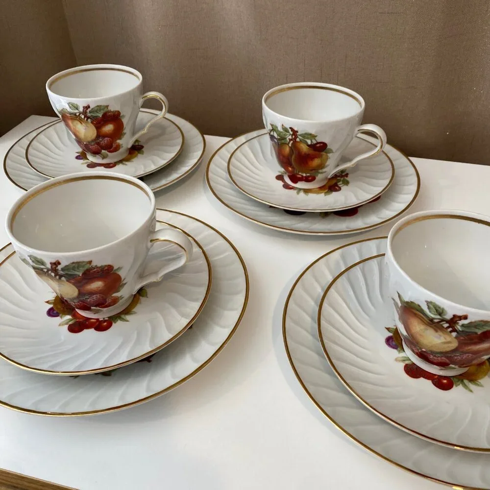 Old Nuremberg Bavaria Germany Fruit Tea Set for 4‎ – Gold Trim, 12 Pc